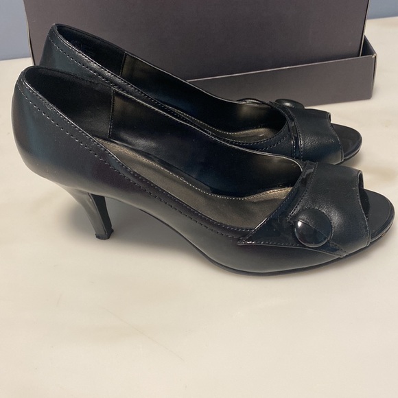 Kenneth Cole Reaction heels - Picture 4 of 7